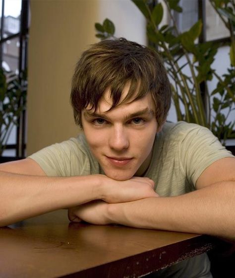 Nicholas Hoult Skins, Daniel Desario, Skins Characters, Warm Bodies, Skins Uk, Actor Studio, Nicholas Hoult, Funny Animal Quotes, Perfect People