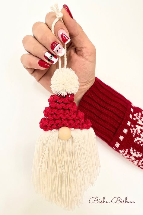 Santa Macrame, Crochet Tree, Crochet Baby Shoes Pattern, Christmas Centerpieces Diy, Mini Wreaths, Christmas Shows, Crochet Rope, Crochet Lessons, Crochet Christmas Ornaments