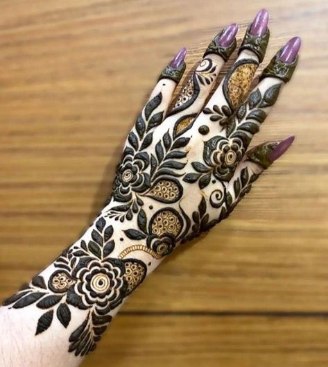 Bold Mehendi Designs, Bold Mehndi Designs, Front Mehndi Design, Khafif Mehndi Design, Pretty Henna, Legs Mehndi Design, Rose Mehndi Designs, Simple Mehndi Designs Fingers, Very Simple Mehndi Designs