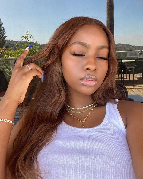 Hair Color For Dark Skin, Winter Hair Trends, Cinnamon Hair, Dyed Curly Hair, Honey Brown Hair, Justine Skye, Brown Hair Inspo, Brown Hair Dye, Ginger Hair Color