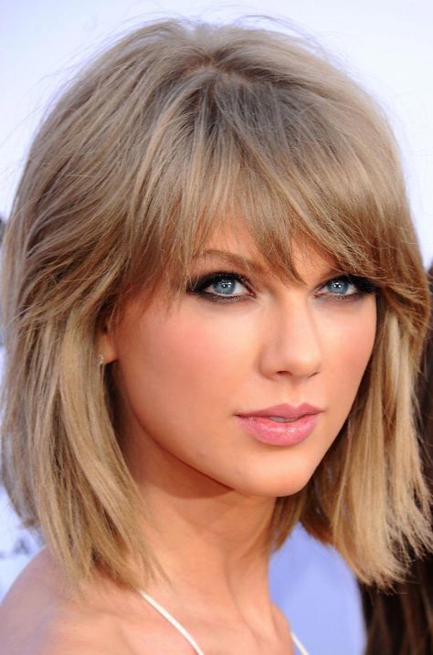 Medium Bob Haircut #mediumbobhaircut Taylor Swift Haircut, Bob Lung, Face Hairstyles, Medium Bob Haircut, Best Bob Haircuts, Oval Face Haircuts, Oval Face Hairstyles, Bob Haircut With Bangs, Square Face