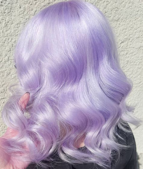 410 Likes, 10 Comments - Winnipeg Canada (@hairbymisskellyo) on Instagram: “The dreamiest lavender is @pulpriothair Lilac. Doesn't even look real!!! Drooling at my client…” Lavender Hair Ideas, Lavender Hair Color Ideas, Purple Hair Color Ideas, Pastel Purple Hair, Purple Hair Color, Lavender Hair Colors, Hair Color Ideas For Fall, Light Purple Hair, Luxury Purple