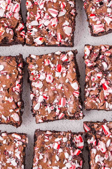 candy cane brownies cut into squares Peanut Butter Swirl Fudge, Candy Cane Brownies, Peppermint Brownies Recipe, Homemade Holiday Treats, Candy Cane Dessert, Perfect Christmas Dessert, Christmas Brownies, Chocolate Peanut Butter Fudge, Peppermint Brownies