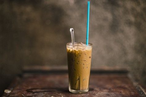 Dunkin Donuts Iced Coffee Ice Cap Recipe, Iced Capp Recipe, Healthy Iced Coffee, Espresso Cupcakes, Thai Iced Coffee, Roti Panggang, Iced Coffee Protein Shake Recipe, Iced Coffee Protein Shake, Coffee Protein Shake