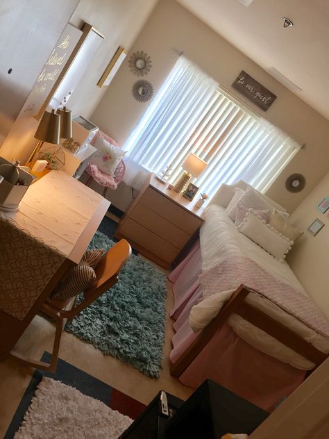 Dorm Room - Florida Southern College Single Person Dorm Room, Dorm Room Single Person, Small Dorm Room Ideas Layout Single, Large Dorm Room, Empty Dorm Room, Baddie Rooms, Single Dorm Room Ideas, Hostel Room Makeover, Single Dorm Room