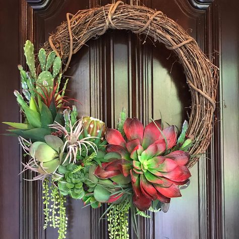 Not my picture. Found on Facebook Decorating Grapevine Wreaths, Cactus Wreath, Faux Succulent Wreath, Succulent Wreath Diy, Plant Display Ideas, Living Wreath, Moss Decor, Succulent Garden Design, Diy Spring Wreath