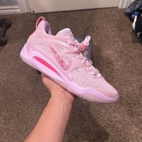 KD 15 Kd 15 Aunt Pearl, Basketball Shoes Kyrie, Pink Basketball Shoes, Pink Basketball, Shoes Ideas, Nike Kd, Pearl Size, Basketball Shoes, Volleyball