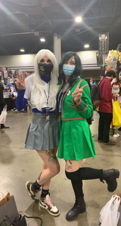 Anime Duos Cosplay, Cosplay Ideas For Duos Anime, Asian And Blonde Duo Costumes, Duo Cosplay Ideas Female, Bestie Cosplay Ideas, Best Friend Cosplay, Cosplay Duo Ideas Anime, Matching Cosplay, Duo Cosplay