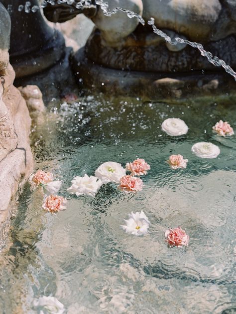 Ocean Flowers Aesthetic, Fountain Wedding Decor, Flowers In Fountain, Floating Flowers Wedding, Flowers In The Water, Fountain Aesthetic, Fountain Flowers, Princesses Aesthetic, Jasmine Aesthetic