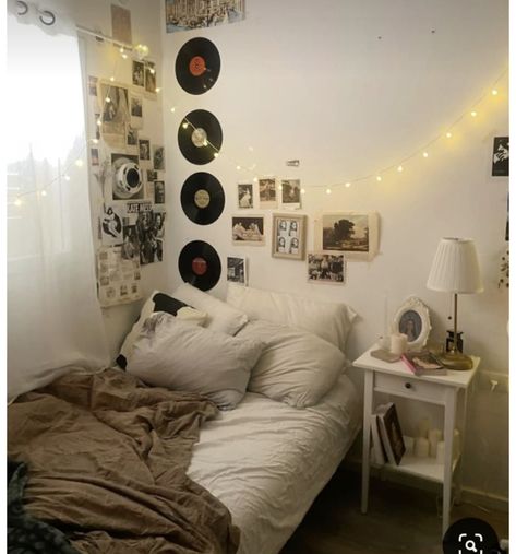 Room Ideas Music Aesthetic, Music Themed Bedroom Aesthetic, Adult Room Ideas Bedrooms, Adult Room Ideas, Music Bedroom Aesthetic, Abby Core, Music Themed Bedroom, Future Bedroom Ideas, Grunge Bedroom