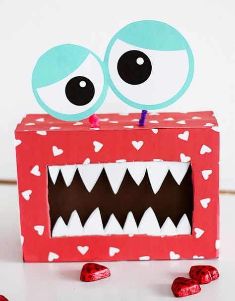 This DIY monster box -  great craft idea for the kids. Diy Valentine's Mailbox, Monster Valentine, Valentines Day Box, Classroom Valentines Party, Make A Monster, Valentine Boxes For School, Kids Valentine Boxes, Saint Valentin Diy, Valentine Card Box