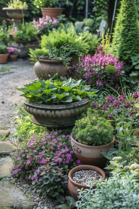 Cottage Planters, Colonial Garden Design, English Garden Planters, Old World Garden, English Style Garden, Winter Cottage Garden, English Garden Ideas Layout, Garden Pathways, English Gardens