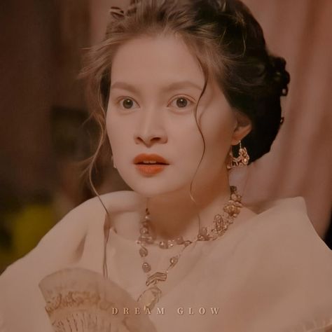 Barbie Forteza Maria Clara, Maria Clara Hairstyle, Prenup Hairstyle, Maria Clara At Ibarra Art, Filipiniana Hairstyle, Maria Clara At Ibarra, Barbie Forteza, Artworks Ideas, Pre Wedding Photoshoot Theme