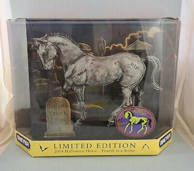 Breyer Horse Diorama, Schleich Animals, Halloween Horse, Animal Decorations, Bryer Horses, Horse Art Drawing, Country Stuff, Cedar Point, Custom Horse