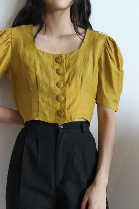 Mustard Outfit, Blus Sifon, Áo Crop Top, Fancy Shirt, Francoise Hardy, Mode Instagram, Style Korea, Dream Closets, Fashion Tops Blouse