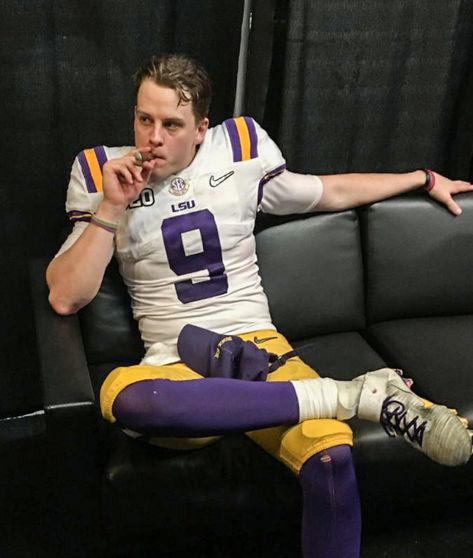 Famous Cigars, Joe Borrow, Gym Wallpaper, Karl Malone, Cute Football Players, Lsu Football, Rolled Up Jeans, Joe Burrow, Joe Cool