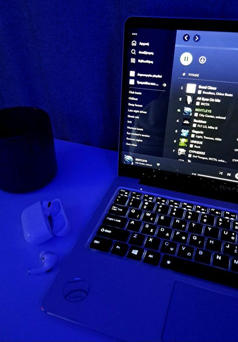 Night vibes,music,spotify,airpods,mac,apple,blue lights,led lights,vibes,chill,computer,instagram story,aesthetic,vsco,night,playlist,songs,#night vibes,#music,#spotify,#airpods,#mac,#apple,#blue lights,#led lights,#vibes,#chill,#computer,#instagram story,#aesthetic,#vsco,#night,#playlist,#songs Night Room Aesthetic Snapchat, Editing On Computer Aesthetic, Fake Instagram Story Night, Airpods Snapchat Story, Blue Computer Aesthetic, Chill Music Aesthetic, Symone Ryley, Movie Night Pictures, Music Airpods