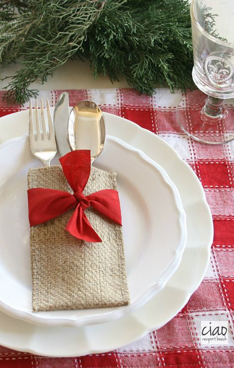 These elegant burlap utensil holders make any tablescape look amazing! Christmas  |  Holidays  | Birthday | Party | Valentine's day | patriotic  | Winter Cottages, Utensil Holders, Christmas Platter, Ideas For Christmas, Christmas Cooking, Christmas Snacks, Christmas Tablescapes, Christmas Dining, Christmas Appetizers