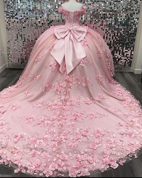 Sleeping Beauty Quinceanera, Quinceanera Pink Dresses, Light Pink Quince, Pink Quinceanera Theme, Sleeping Beauty Quince, Big Sweet 16, Hello Kitty Quince, Light Pink Quinceanera, Xv Makeup