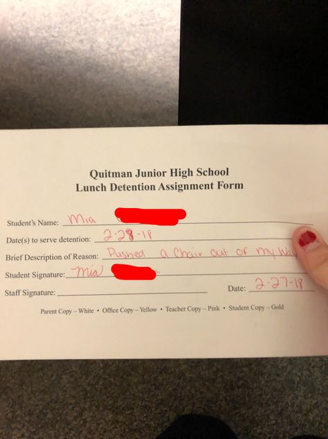 Funniest Kid’s Detention Slips 😂 Lunch High School, Funny Detention Slips, Private School Vs Public Funny, Private School Problems, High School Lunches, Juvenile Detention, Public School Vs Private School, Junior High School, School Lunch