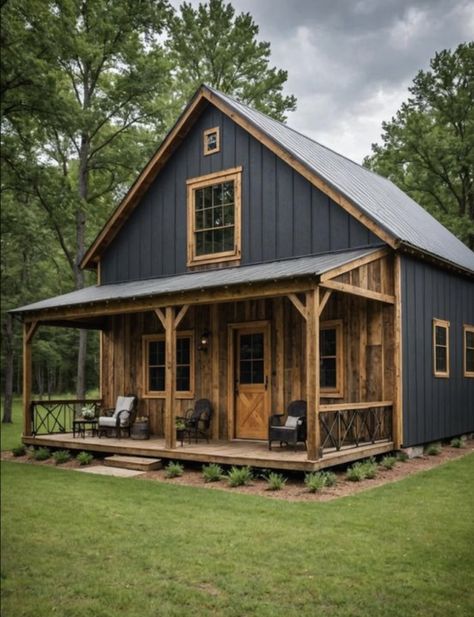 Country Cabins In The Woods, Rustic Cabin Design Ideas, Exterior Farmhouse Remodel, Rustic Small House Interior, Small Mountain House Design, Cabin Ideas Decorating, Small Cozy Barndominium, Rustic Cottage Farmhouse, Small Barndominium Exterior