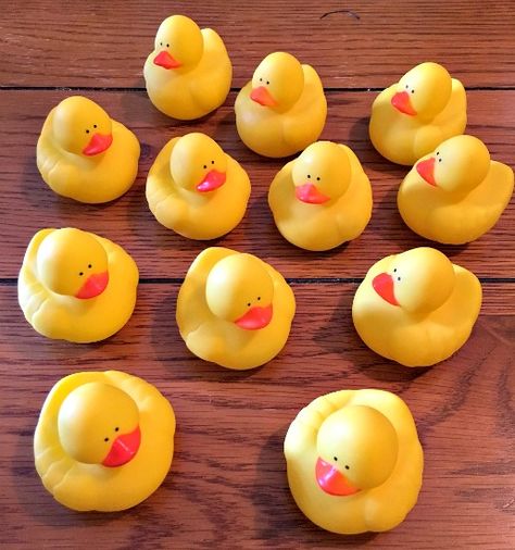 Make your own "Pick a Duck" game using rubber duckies from Oriental Trading Company. Simply mark the bottom of a duck or two with a star and let them float around a large tub of water. This is a fun game for little ones Rubber Duck Games For Adults, End Of The Year Party, Duck Game, Playgroup Ideas, Duck Party, Trunk Party, Rubber Duckies, Large Tub, Toss Game