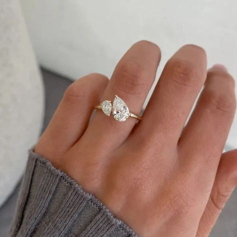 31 Prettiest Toi et Moi Rings We’ve Ever Seen - Complete Guide Me And You Engagement Ring, Toilet Moi Engagement Ring, Different Shape Engagement Rings, Dainty Toi Et Moi Ring, Tot Et Moi Engagement Ring, Toi And Moi Rings, Artistic Wedding Rings, Pear And Round Diamond Ring, Toi At Moi Ring