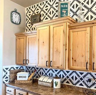 How To Stencil a Spooky Skull Damask Wall - Stencil Stories Faux Backsplash, Stencil Backsplash, Aztec Tile, Western Kitchen Decor, Western Farmhouse, Tile Stencils, Ranch House Decor, Western Kitchen, Tile Stencil