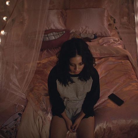 Maddy 💔 Episode - 5 • • • • • • • • • • #hbo #euphoria #euphoriahbo #hboeuphoria  #series #a24 #hbo2019 #drake #feeleuphoria Cutout Pants, Embellished Hoodie, Daisy Print Dress, Euphoria Fashion, Barbie Ferreira, Cher Horowitz, Leopard Print Pants, Pink Baby Girl, Episode 5