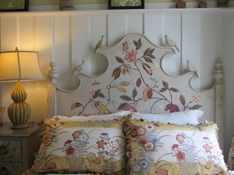 Beautiful hand painted headboard. Hand Painted Headboard, Headboard Painting, Painted Bed Frames, Floral Headboard, Painted Headboard, Antique Headboard, Painted Beds, Vintage Homes, Headboard Ideas