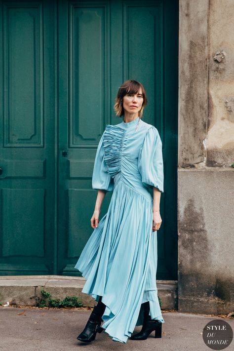 Paris FW 2019 Street Style: Anya Ziourova - STYLE DU MONDE | Street Style Street Fashion Photos Anya Ziourova Anya Ziourova, Reportage Photography, Summer Trends Outfits, Cool Summer Outfits, Drawstring Dresses, Streetstyle Fashion, Statement Dress, Fashion Victim, Girly Fashion