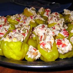 Stuffed pepperonchini Stuffed Pepperoncini, Pepperocini Recipes, Green Peppers, Party Food Appetizers, Yummy Appetizers, Appetizers For Party, Appetizer Snacks, Good Eats, Peppers