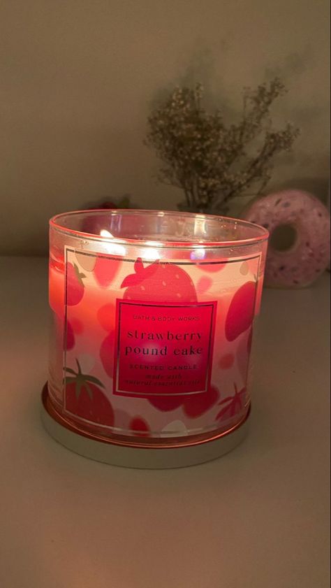 Pretty Pretty Pretty Please Candle, Bath And Body Works Candles Aesthetic, Scented Candles Aesthetic Room, Fruity Candles, Scented Candles Aesthetic, Fruity Candle, Cake Scented Candles, Candle Obsession, Candles Aesthetic