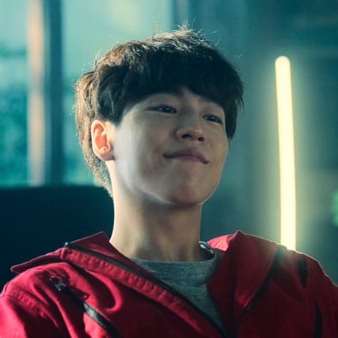 Buddy Pine, Money Heist Korea, Kdrama Icons, Lee Hyun Woo, Korean Tv Shows, Lee Hyun, Money Heist, Lee Jong Suk, Media Images