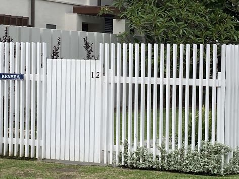 Modern White Fence, Fence Small Yard, Coastal Fences And Gates, White Front Fence Ideas, White Aluminum Fence, White Pool Fence, White Fence Front Yard, Front Fence Ideas Australia, Outdoor Entertaining Area Pool