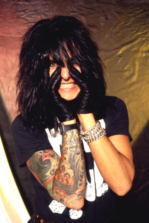 Too Fast For Love — allbadthingsmustdie:  Nikki Sixx photogrphed in... Motley Crue Nikki Sixx, Sixx Am, 80s Hair Bands, Vince Neil, Motley Crüe, Nikki Sixx, Glam Metal, 90s Music, Joan Jett