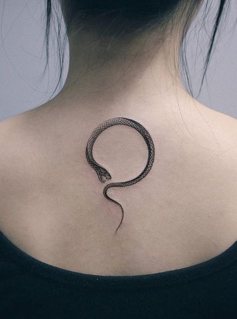 Metal Snake Tattoo, Kundalini Tattoo, Ouroboros Tattoo, Tato Minimal, Snake Tattoos, Circle Tattoo, Circle Tattoos, Snake Tattoo Design, Inspiration Tattoos