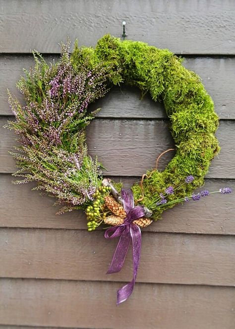 Autumn Arrangements, Moss Wreath Diy, Diy Floral Wreath, Moss Wreath, Orange Wreath, Autumn Wreath, Wreaths & Garlands, Dried Floral, Autumn Wreaths