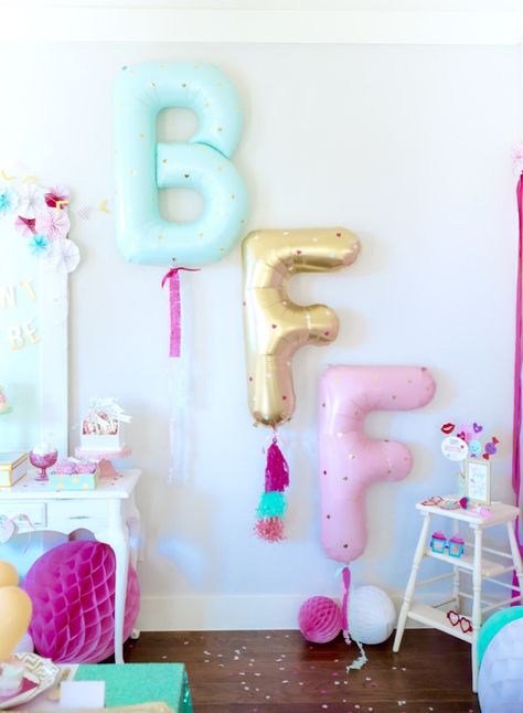 Friendship Party Decorations, Bff Party Ideas, Bff Party, Galentines Day Ideas, Fun Valentines Day Ideas, Two Peas In A Pod, Valentines Balloons, Friendship Party, Balloon Painting