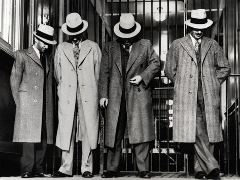 There's a reason crooks wore hats back in the 30s. Bank Robbers Look at Floor in Cell.  Video chat about it at https://createamixer.com/ Original Gangster, Mafia Gangster, The Heist, Web Archive, Bank Robber, Bank Robbery, Neo Noir, Well Dressed Men, The New Yorker