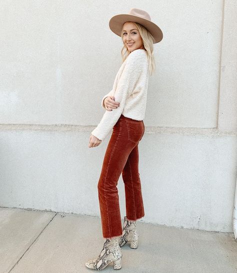 Never thought I would buy burnt orange corduroy pants, but here we are (bc they’re the best) 💥 linked them in my story! Orange Corduroy Pants Outfit, Flare Pants Outfit Winter, Orange Pants Outfit, Orange Corduroy Pants, Flare Pants Outfit, Corduroy Pants Outfit, Fall Board, Buisness Casual, Clemson Football