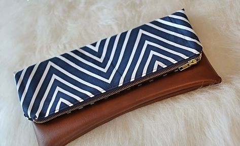 Zipper Wallet Diy, Clutch Tutorial, Leather Pouches, Patchwork Tutorial, Japanese Patchwork, Fold Over Clutch, Tutorial Ideas, Diy Wallet, Pouch Tutorial