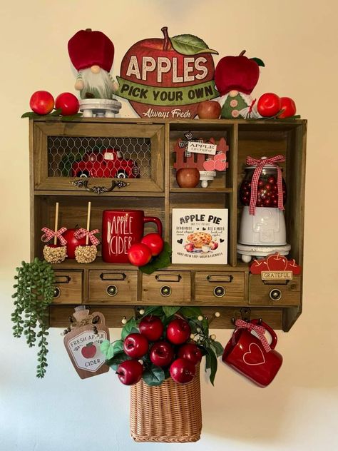 Marshmallow Cups, Decor Above Kitchen Cabinets, Decor Cozinha, Granny Chic Decor, Apple Ideas, Apple Kitchen, Apple Decor, Apple Kitchen Decor, Apple Festival