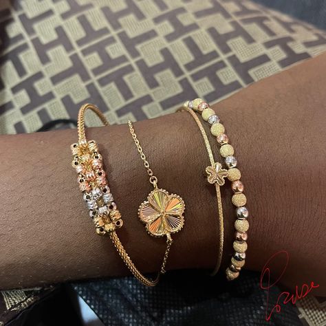 Four gold bracelet on black queen Gold Bracelet Black Women, Gold On Black Women, Black Woman Jewellery, Gold On Dark Skin, Gold Jewellery Black Women, Gold Jewelry On Black Skin Girl, Mahogany Aesthetic, Gold Jewelry Black Women, Black Women Jewelry