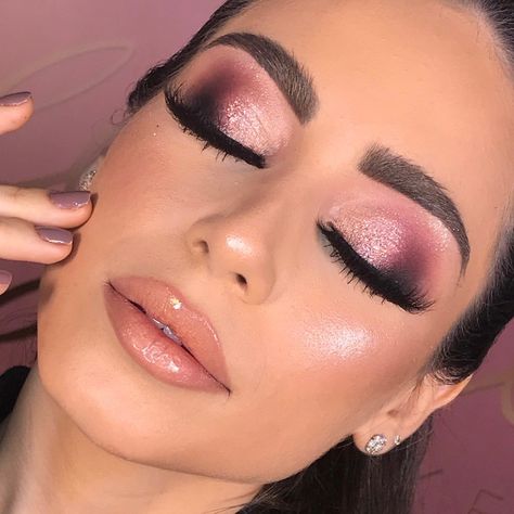 Pink And Silver Makeup, Pink Smokey Eye Makeup, Rose Gold Makeup Looks, Gorgeous Bridal Makeup, Silver Eye Makeup, Gold Makeup Looks, Silver Makeup, Makeup Inspired, Prom Eye Makeup