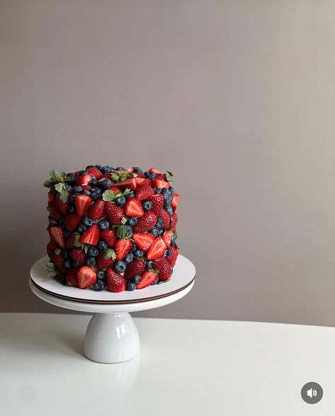 Cake For Him, Birthday Cake For Him, Cute Baking, Pretty Dessert, Simple Birthday Cake, Pretty Birthday Cakes, Cute Birthday Cakes, Just Cakes, Pretty Cakes