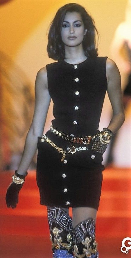 Yasmeen Ghauri - Gianni Versace, Autumn-Winter 1991, Couture Lululemon Aesthetic, Clothes Lululemon, Blazer Ootd, Ballet Fitness, Versace 90s, Aesthetic Artsy, Yasmeen Ghauri, Outfits Simple, Artsy Aesthetic