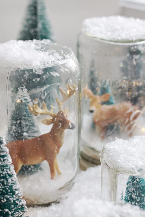 Waterless snow globes are so easy to make. A fun project to do with kids, you most likely already have many of the items on hand. Plus you don't have to worry about leaking water with these beautiful globes. #diysnowglobes #snowglobes Gold Glitter Spray Paint, Making Snow Globes, Make A Snow Globe, Waterless Snow Globe, Glitter Spray Paint, Diy Snow Globe, Glitter Spray, Baby Food Jars, How To Make Snow