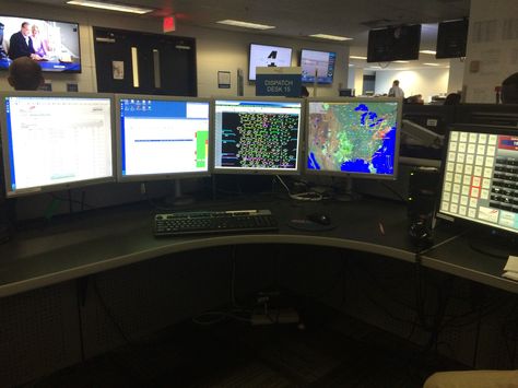 A view of an aircraft dispatcher workstation. (Courtesy of Endeavor Air.) Flight Dispatcher, Republic Airlines, Airline Pilot, New Aircraft, Certificate Programs, Delta Airlines, How To Level Ground, Training Programs, Sheffield