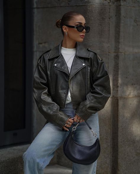 Casual Leather Jacket Outfit, Basic Girl Outfit, Short Leather Jacket, Womens Black Leather Jacket, Leather Jacket Outfits, Causual Outfits, Outfit Inspo Fall, Photos Ideas, Basic Outfits